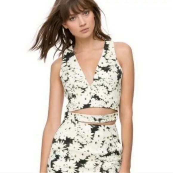 NICHOLAS Crop Top - Picture 2 of 10